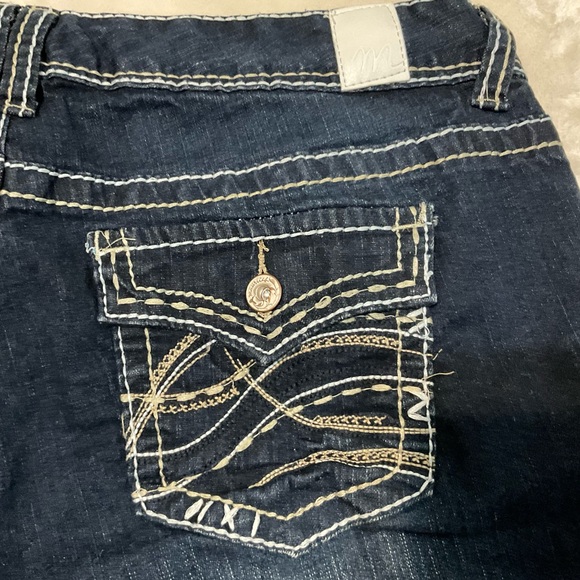 ✨3/$20✨ Maurices Dark Indigo Bermuda Cuffed Jean Shorts size 16 - Picture 4 of 6